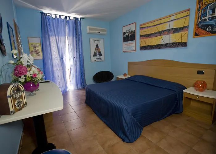 Hotel Cineholiday Nápoles