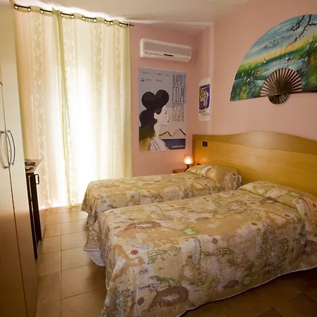 Hotell Cineholiday 3*
