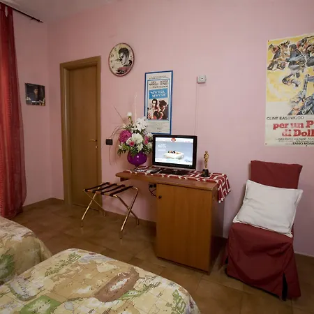 Hotell Cineholiday 3*