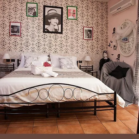 Cineholiday Hotel Nápoles
